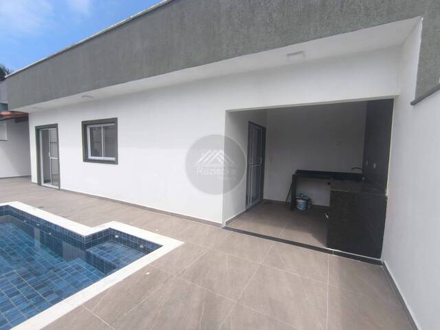 CASA COM PISCINA para Venda em Itanhaém - 4