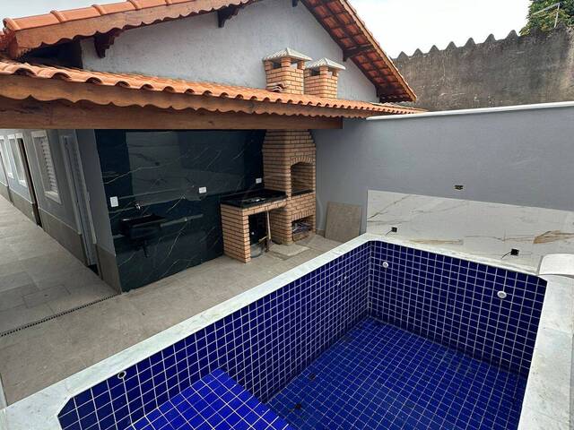 CASA COM PISCINA para Venda em Itanhaém - 4
