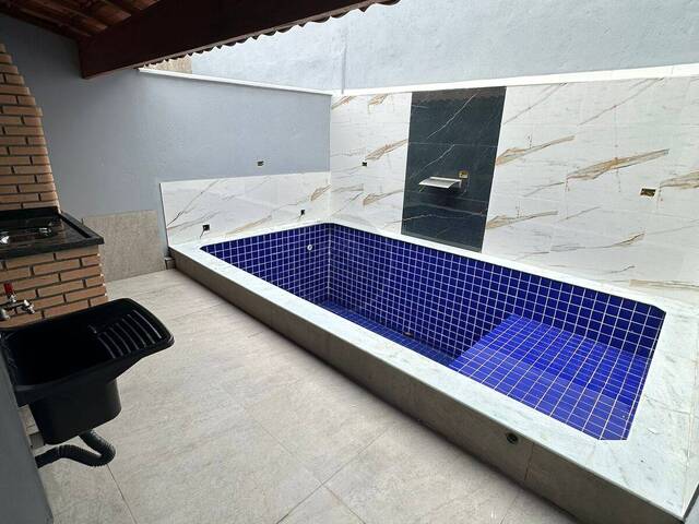 CASA COM PISCINA para Venda em Itanhaém - 3