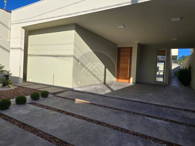 CASA COM PISCINA para Venda em Itanhaém - 2