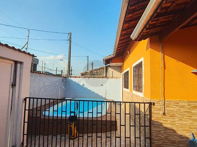 CASA COM PISCINA para Venda em Itanhaém - 2