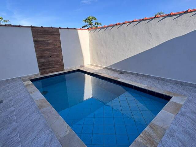 CASA COM PISCINA para Venda em Itanhaém - 2