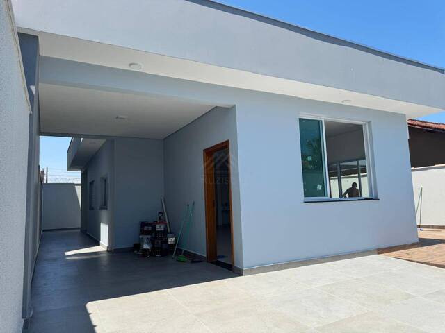CASA COM PISCINA para Venda em Itanhaém - 2