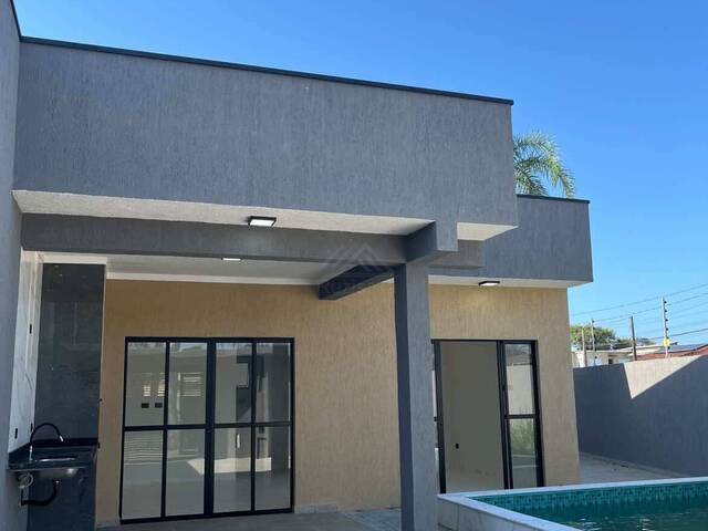 CASA COM PISCINA para Venda em Itanhaém - 2