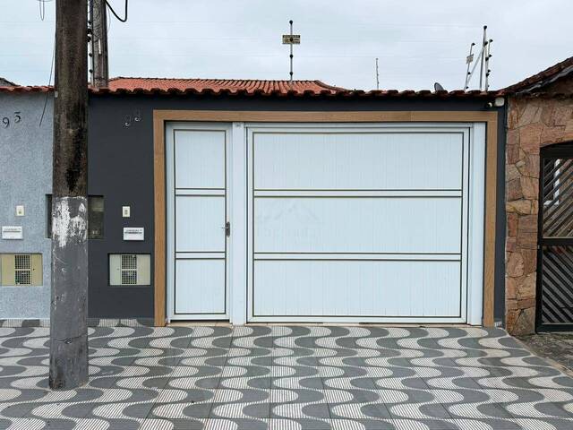 CASA COM PISCINA para Venda em Mongaguá - 2