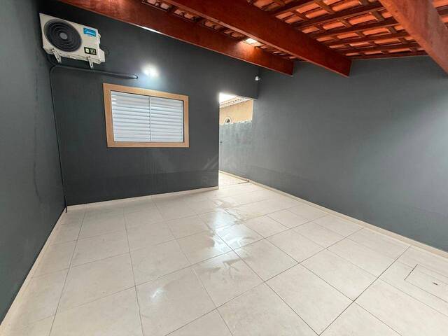 CASA COM PISCINA para Venda em Mongaguá - 4