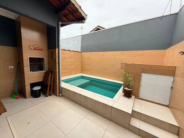 CASA COM PISCINA para Venda em Mongaguá - 5