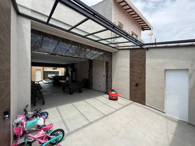 CASA COM PISCINA para Venda em Mongaguá - 2