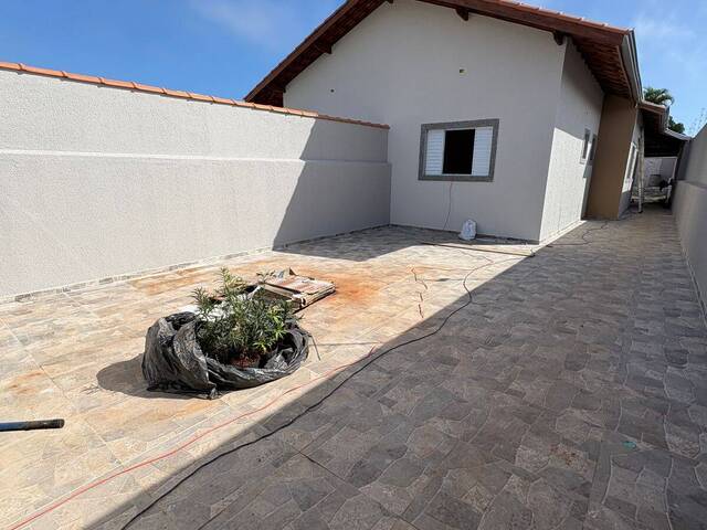 CASA COM PISCINA para Venda em Itanhaém - 2