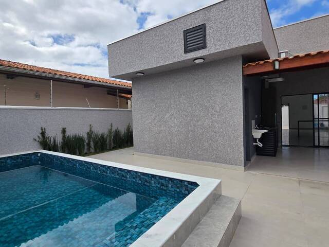 CASA COM PISCINA para Venda em Itanhaém - 2