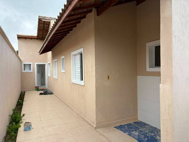 CASA COM PISCINA para Venda em Itanhaém - 2
