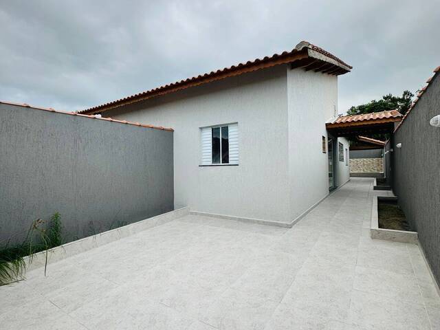 CASA COM PISCINA para Venda em Itanhaém - 3