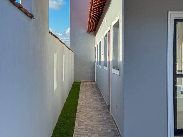 CASA COM PISCINA para Venda em Mongaguá - 4
