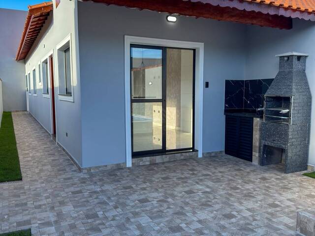 CASA COM PISCINA para Venda em Mongaguá - 2