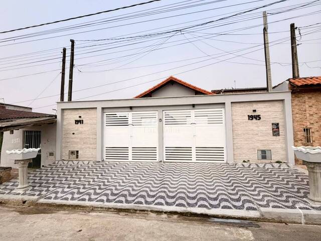 CASA COM PISCINA para Venda em Mongaguá - 5