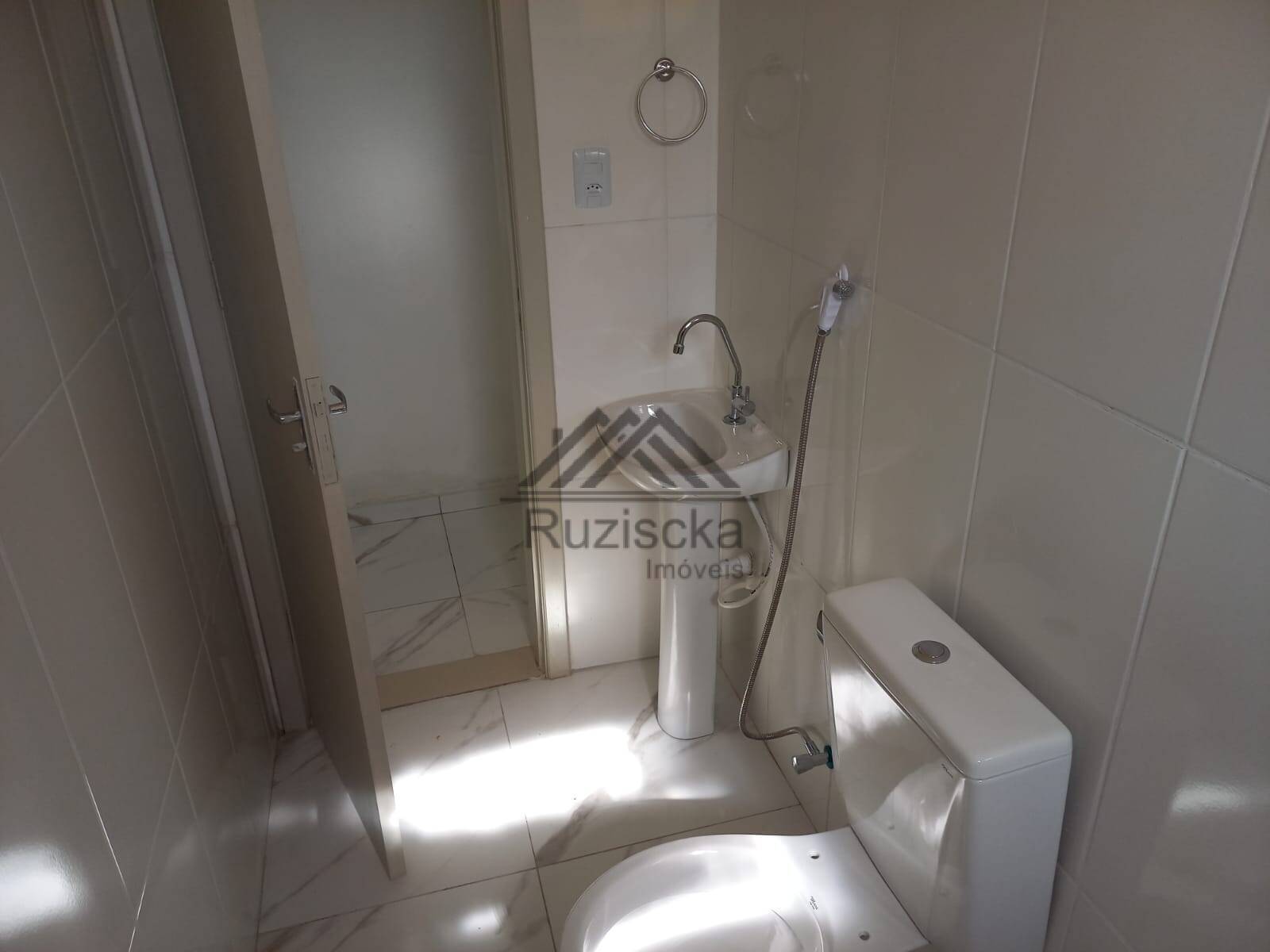 CASA COM PISCINA A VENDA EM ITANHAEM A1200M DO MAR - JD GUACYRA. — foto 2