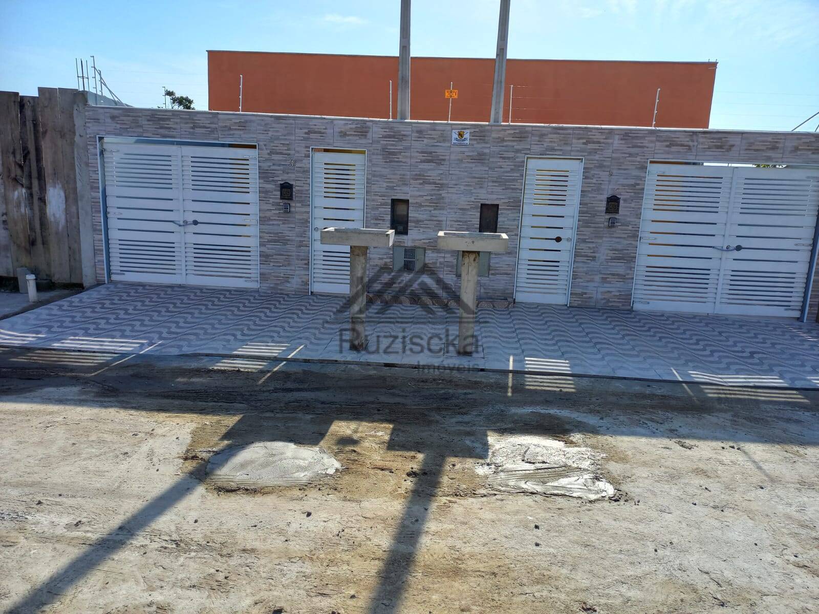 CASA COM PISCINA A VENDA EM ITANHAEM A1200M DO MAR - JD GUACYRA. — foto 4
