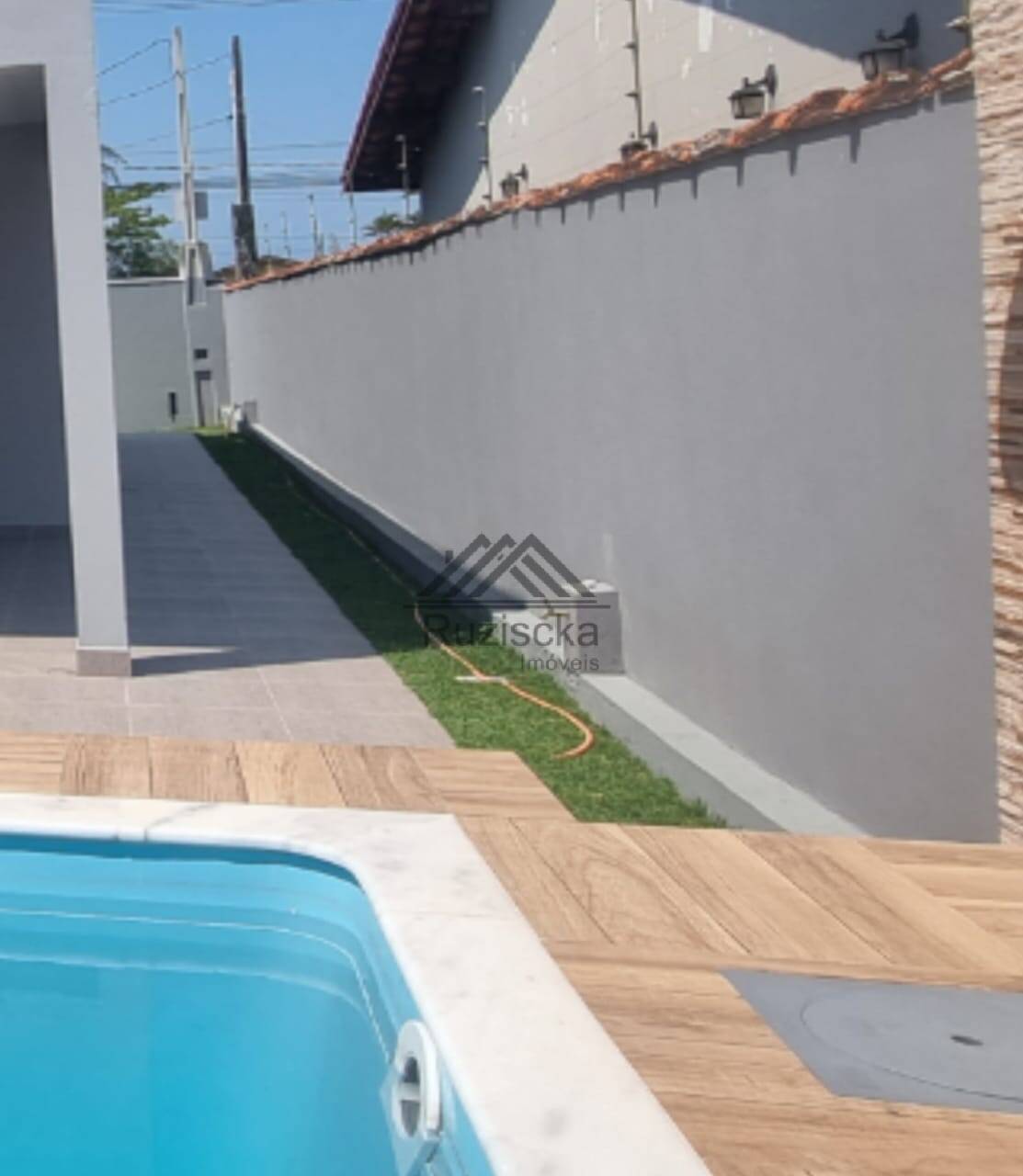 CASA NOVA COM 03 DORMITORIOS , 450M DO MAR - ITANHAÉM/SP .