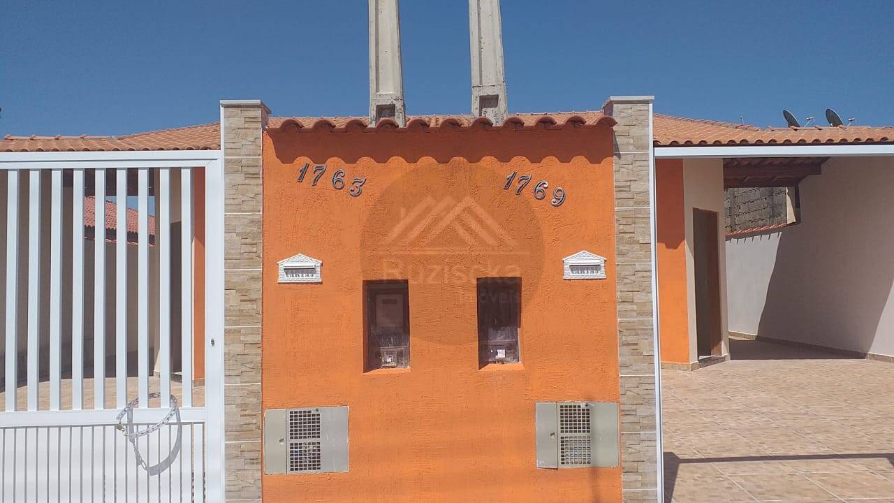 Casa com piscina a venda em Itanhaém - lado praia .