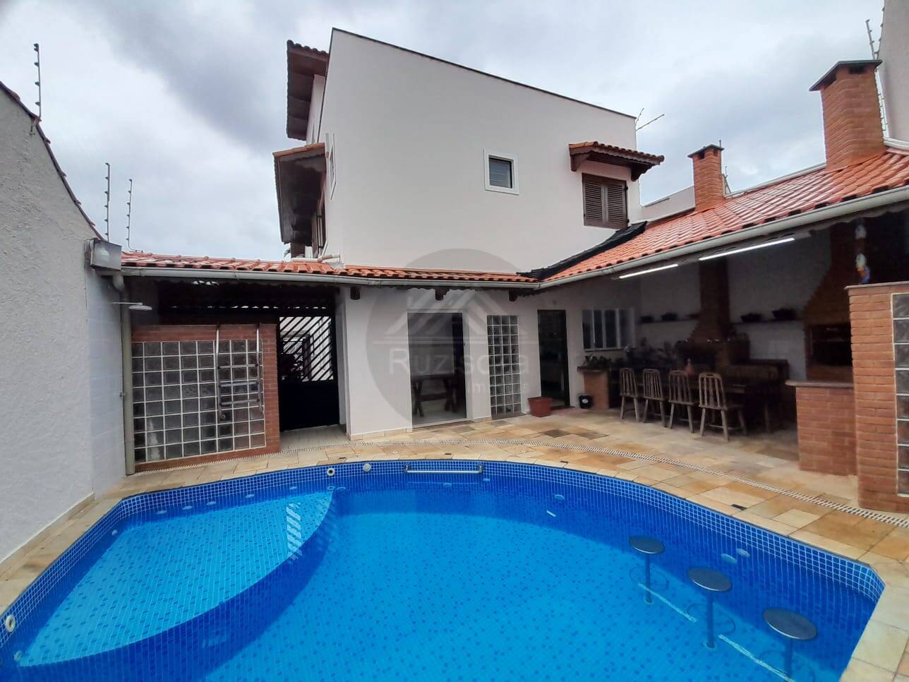 Casa, 6 quartos, 315 m² - Foto 1