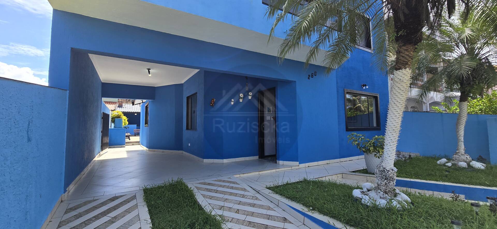Casa com 05 dormitórios e piscina a venda em Itanhaém/SP - á 100m do mar .