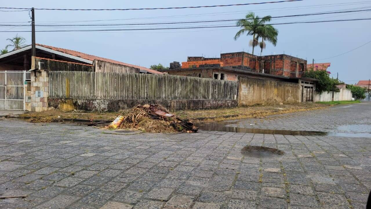 Casa com construção iniciada a 240m do mar - idea para investidor- Itanhaém — foto 3