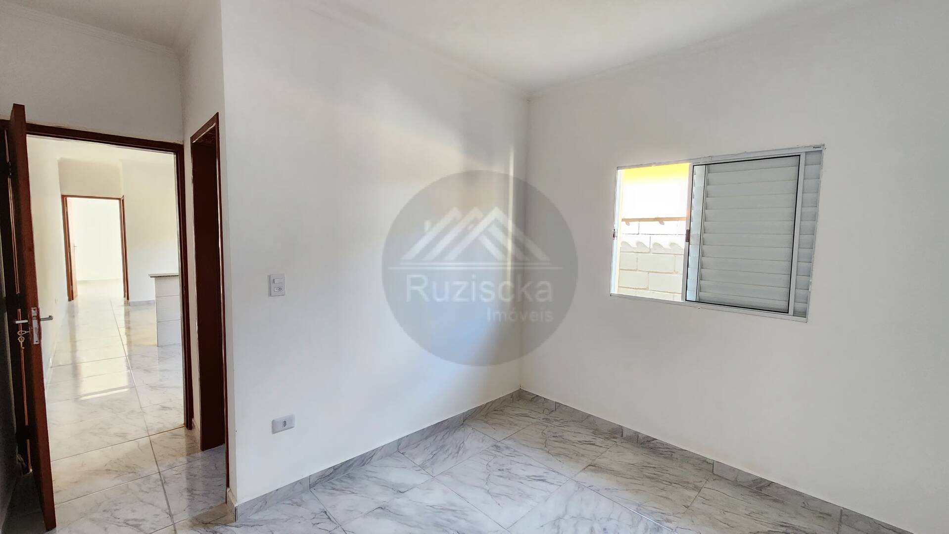 CASA A VENDA NO NOVA ITANHAÉM - LADO SERRA.