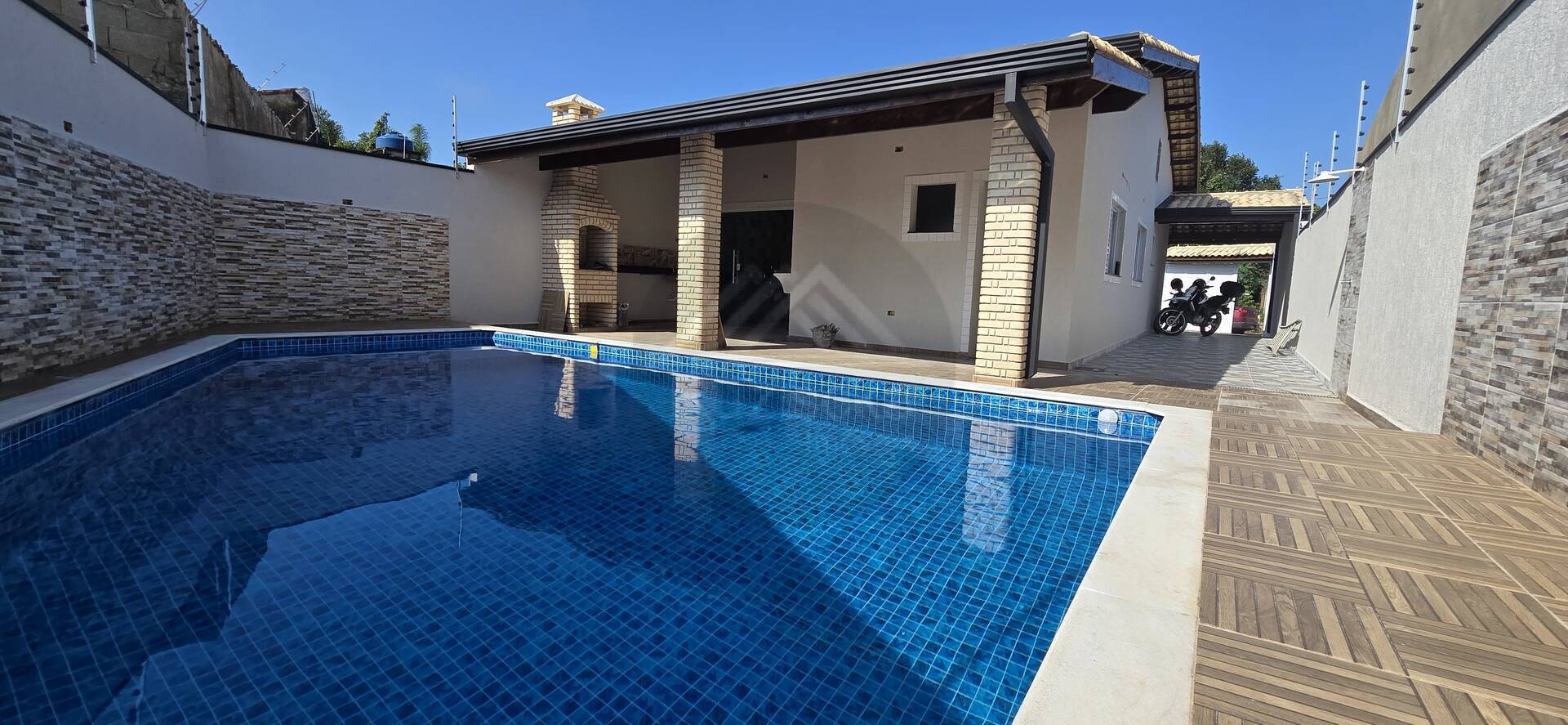 CASA NOVA LOTE INTEIRO COM PISCINA  , LADO PRAIA  EM ITANHAÉM- 1000M DO MAR
