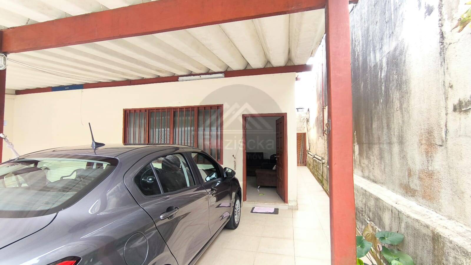 Casa com edícula nos fundos , á venda em Itanhaém á 500m do mar .
