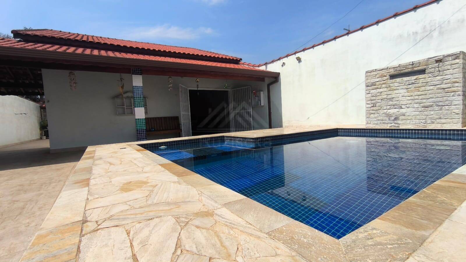Casa lote inteiro com piscina á venda em Itanhaém/SP - 300m do mar . — foto 2