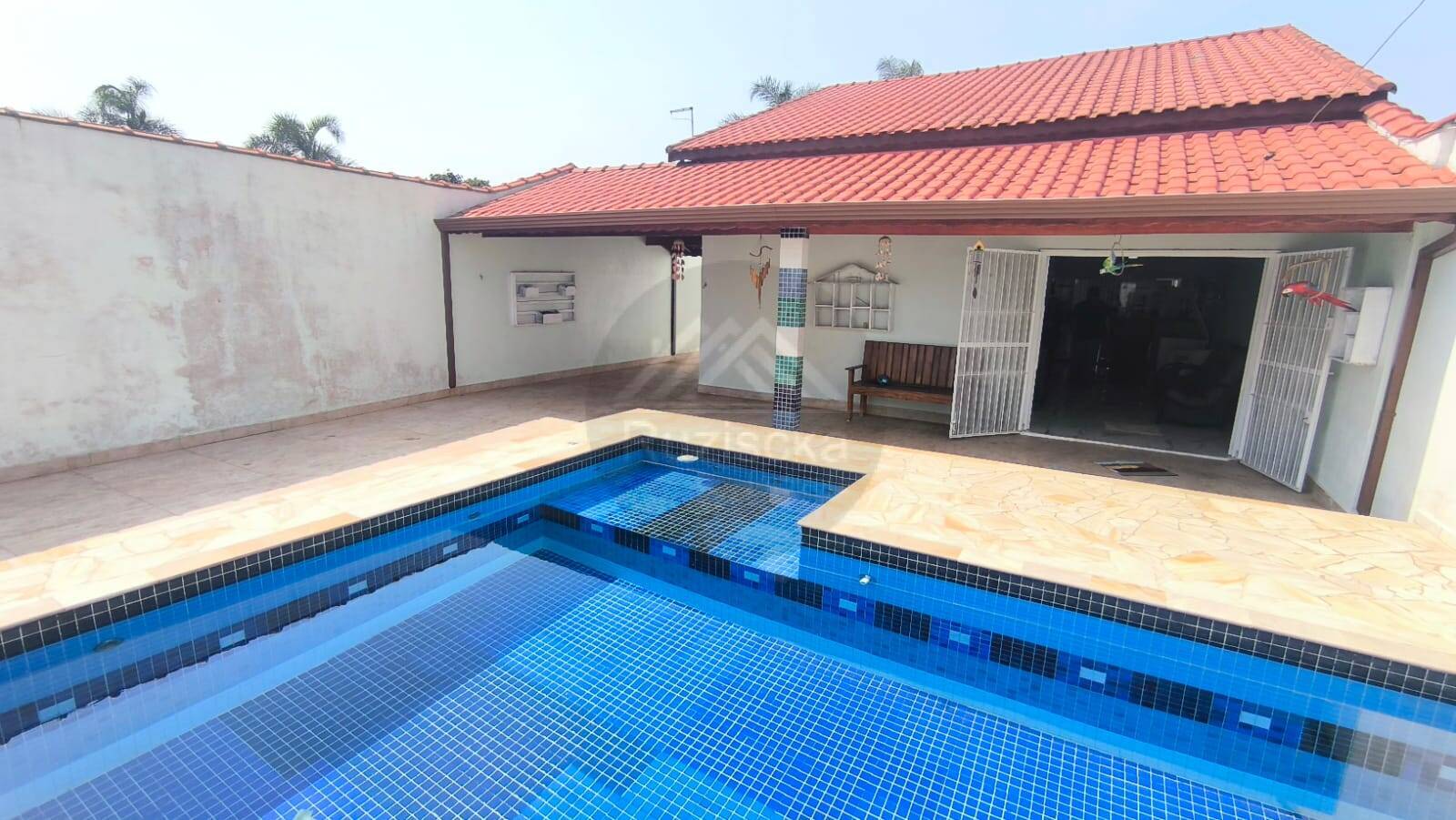 Casa lote inteiro com piscina á venda em Itanhaém/SP - 300m do mar . — foto 3