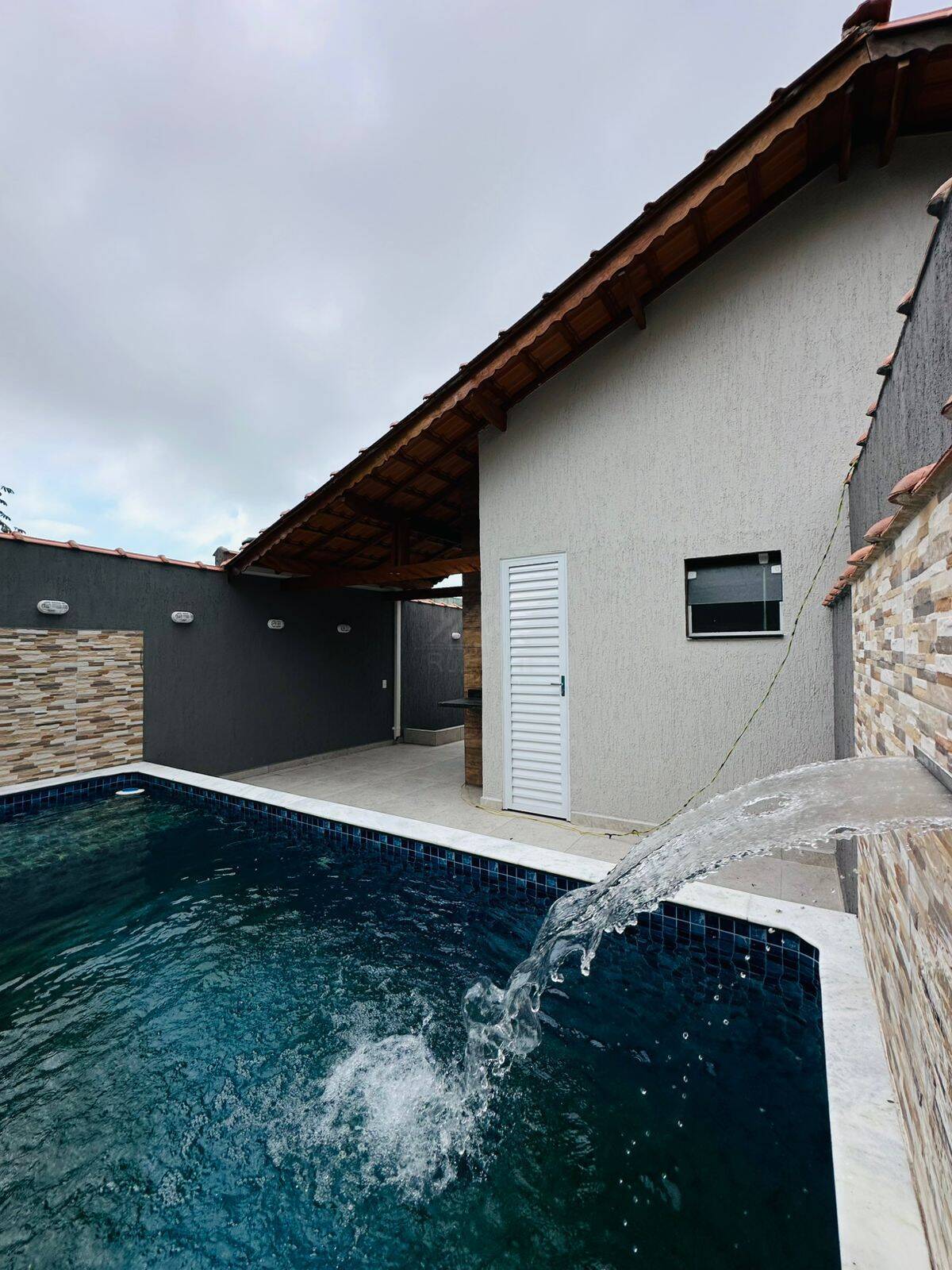 Casa, 2 quartos, 69 m² - Foto 1